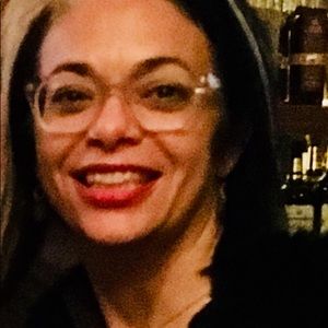 Meet your Posher, Lara